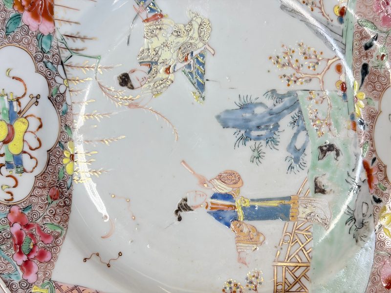A pair of Chinese famille rose 'Xi Xiang Ji' plates - 图17