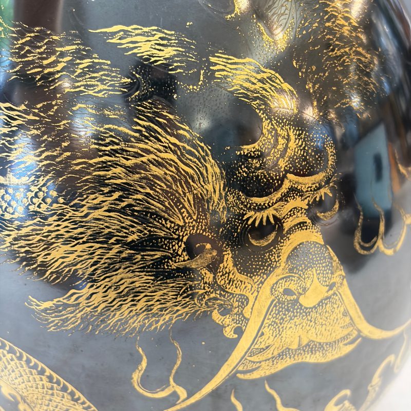 A Chinese gilt-decorated black-ground 'Dragon' vase - 图11