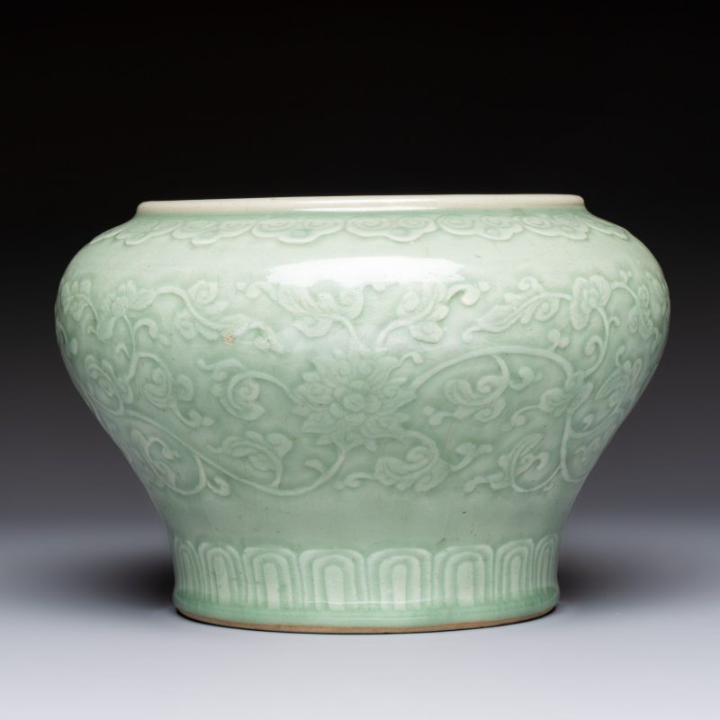 A Chinese celadon-glazed 'Flower Scroll' jar - 图2