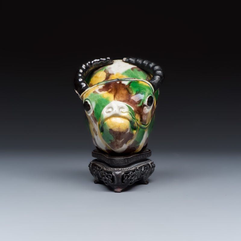 A Chinese famille verte sancai biscuit rhyton or libation cup in the shape of a buffalo head - 图5