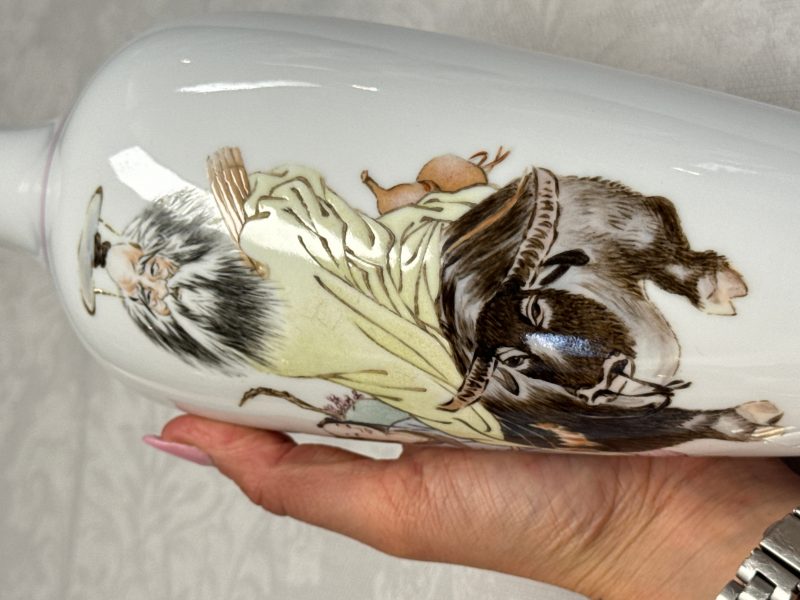 Three Chinese polychrome semi-eggshell vases - 图36