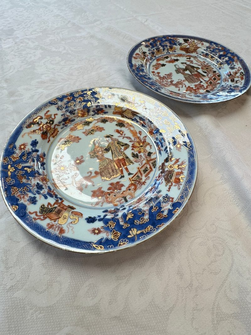 A pair of Chinese verte-Imari 'Governor Duff' plates - 图3