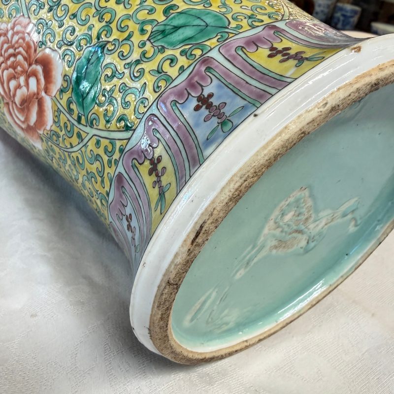 A pair of Chinese famille verte 'Phoenixes among Peonies' vases - 图36