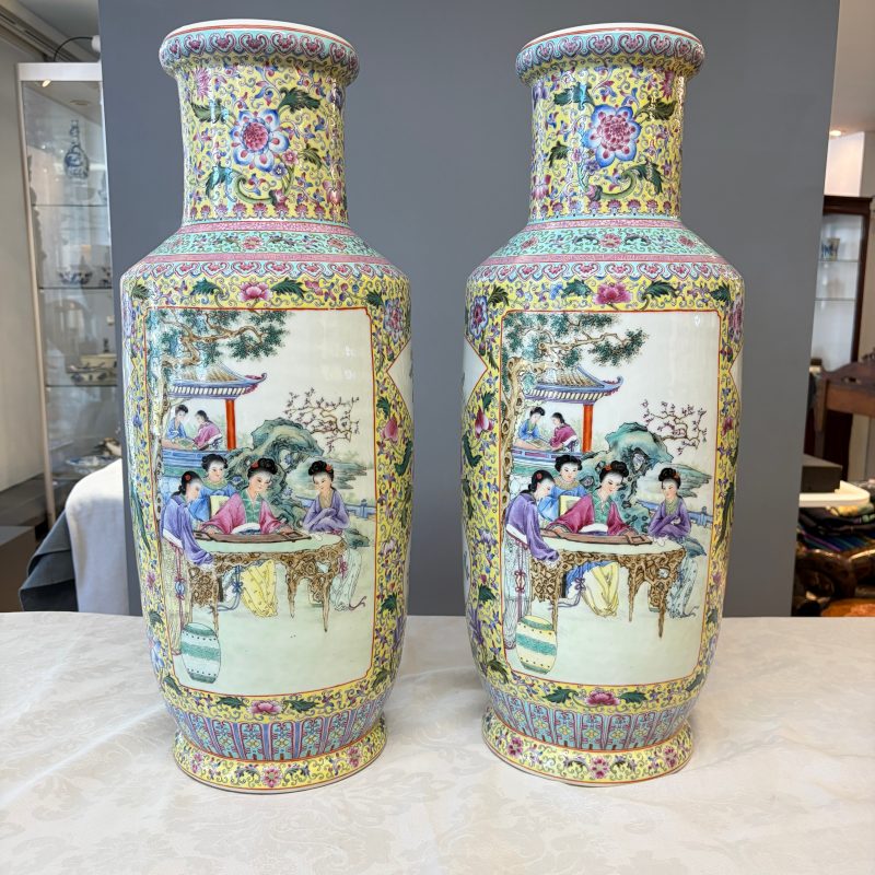 A pair of Chinese famille rose vases with figural design - 图8