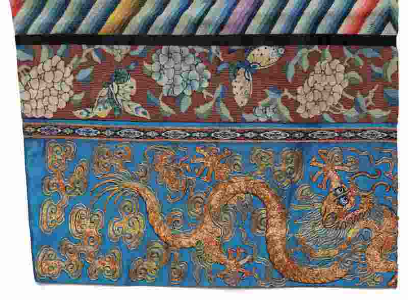 A blue-ground silk kesi dragon summer robe - 图14