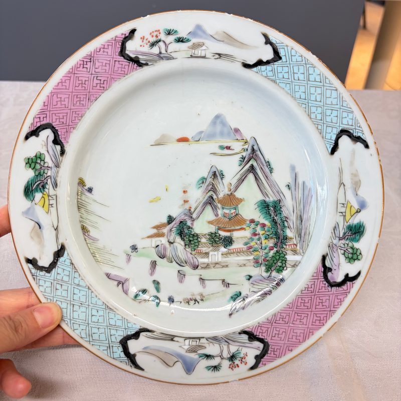 A collection of 13 Chinese famille rose 'Landscape' plates and dishes - 图104