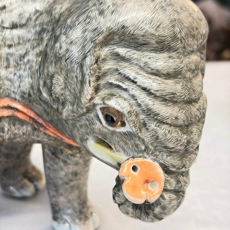 A pair of Chinese famille rose models of elephants - 图15