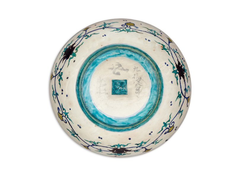 A large porcelain dish, sealed Jojitsu no tame (made on an auspicious day), Ko-Kutani type, Hizen, Edo period, circa 1640–50 | 色絵虎文大皿　肥前　古九谷様式　江戸前期　1640年代 - 图2
