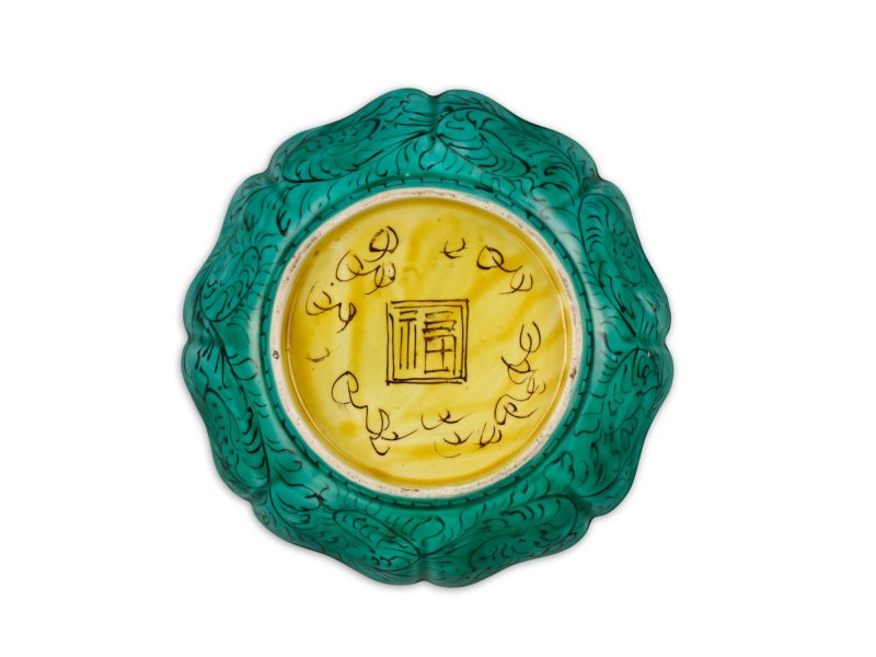 A porcelain dish, Fuku mark, Kutani type, Yoshidaya kiln, Hizen, Edo period, circa 1824-31 | 色絵松竹梅文輪花鉢　九谷　吉田屋　江戸時代後期　1824-31年 - 图2