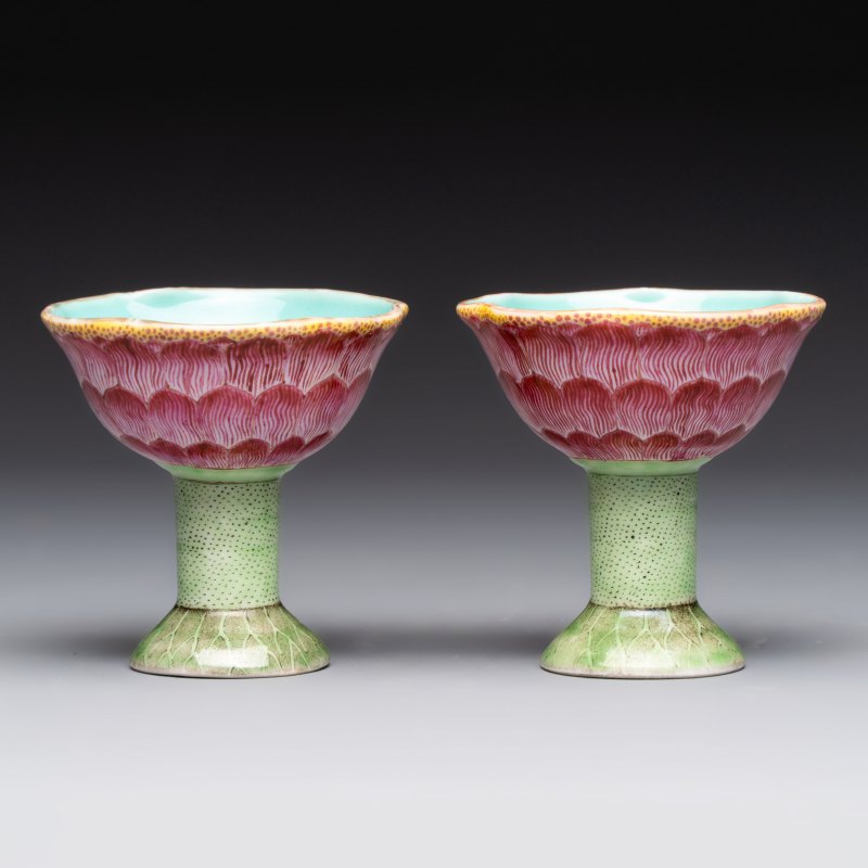 A pair of rare Chinese famille rose lotus-shaped stem cups - 图4
