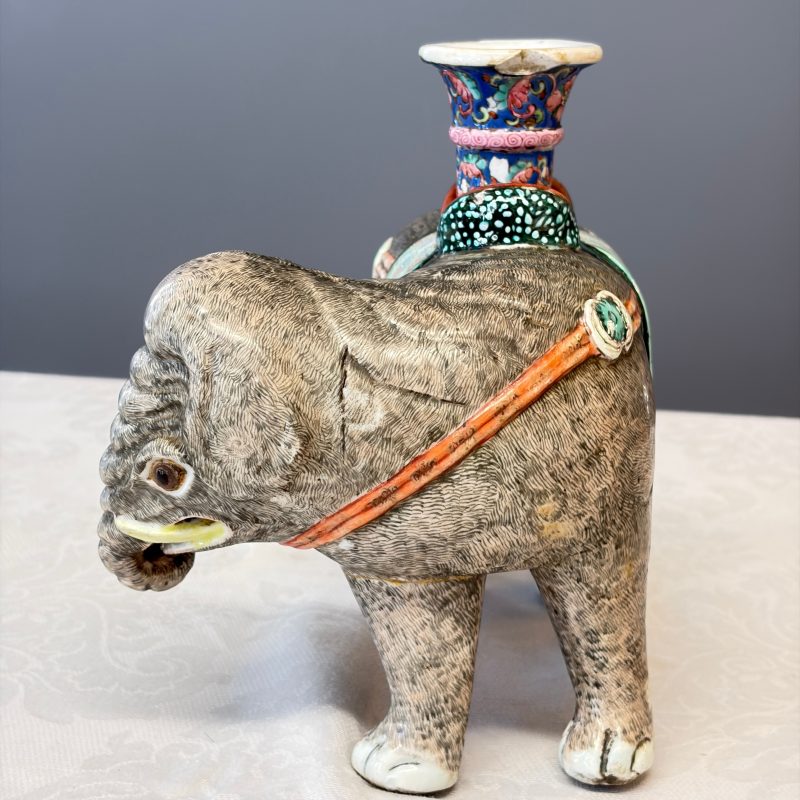 A pair of Chinese famille rose models of elephants - 图16