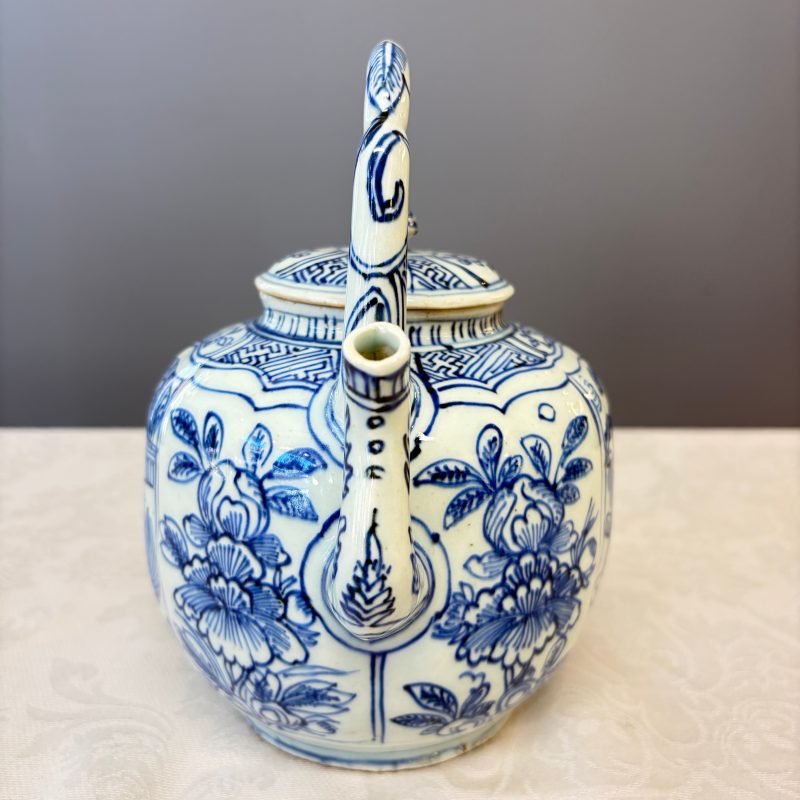 A Chinese blue and white 'Buddhist Lion' wine pot and cover - 图21