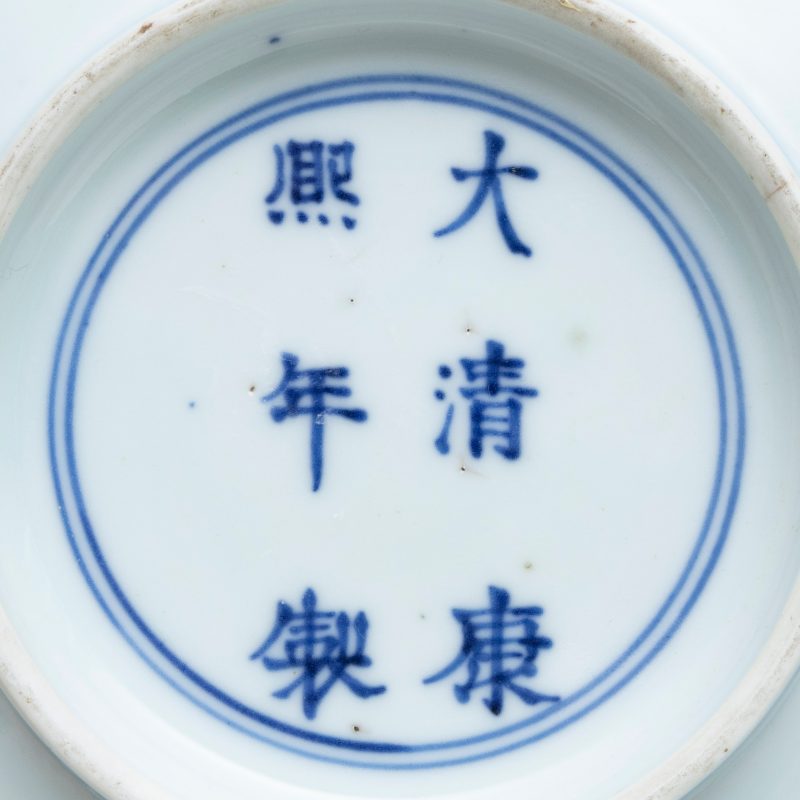 A pair of blue and white 'lingzhi' deep dishes, Kangxi mark and of the period (1662-1722) - 图9