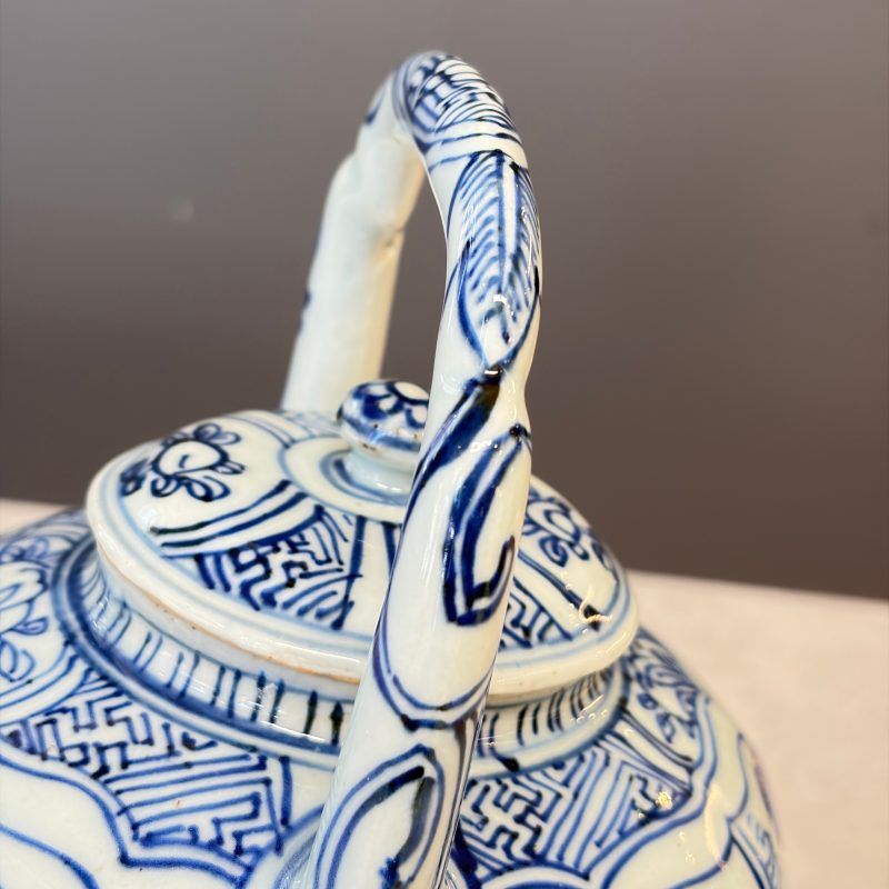 A Chinese blue and white 'Buddhist Lion' wine pot and cover - 图22