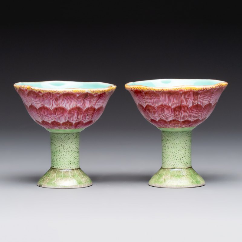 A pair of rare Chinese famille rose lotus-shaped stem cups - 图3