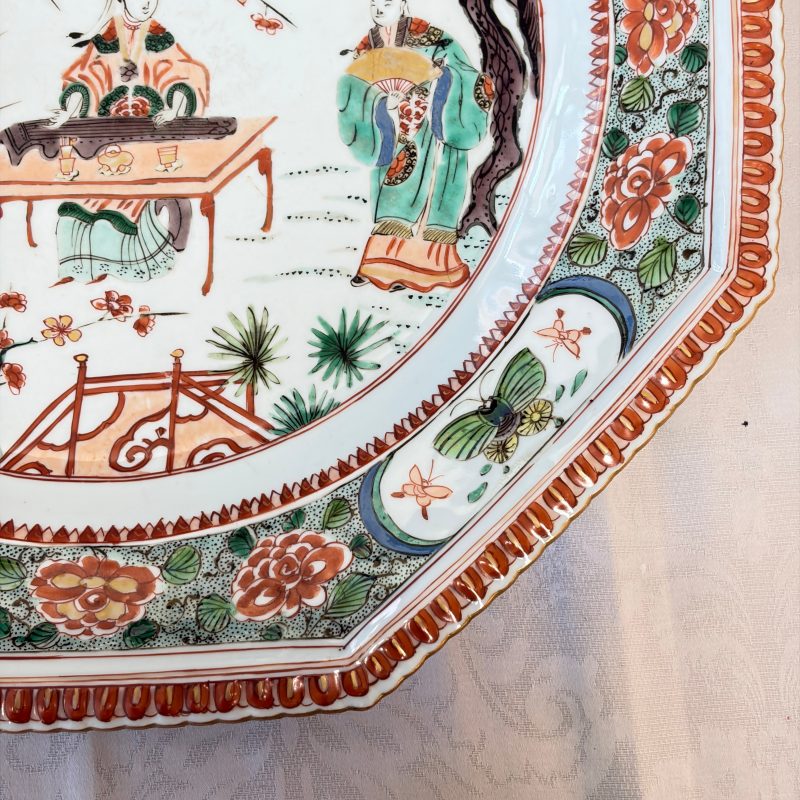 An unusual large octagonal Chinese famille verte dish with a lady playing the qin - 图7