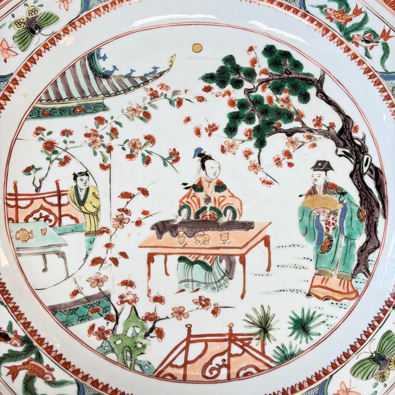 An unusual large octagonal Chinese famille verte dish with a lady playing the qin - 图8