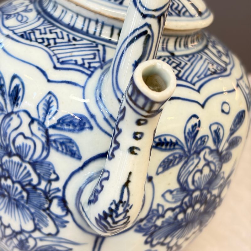 A Chinese blue and white 'Buddhist Lion' wine pot and cover - 图23