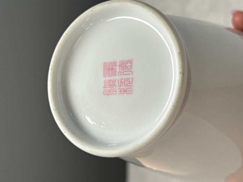 Three Chinese polychrome semi-eggshell vases - 图42