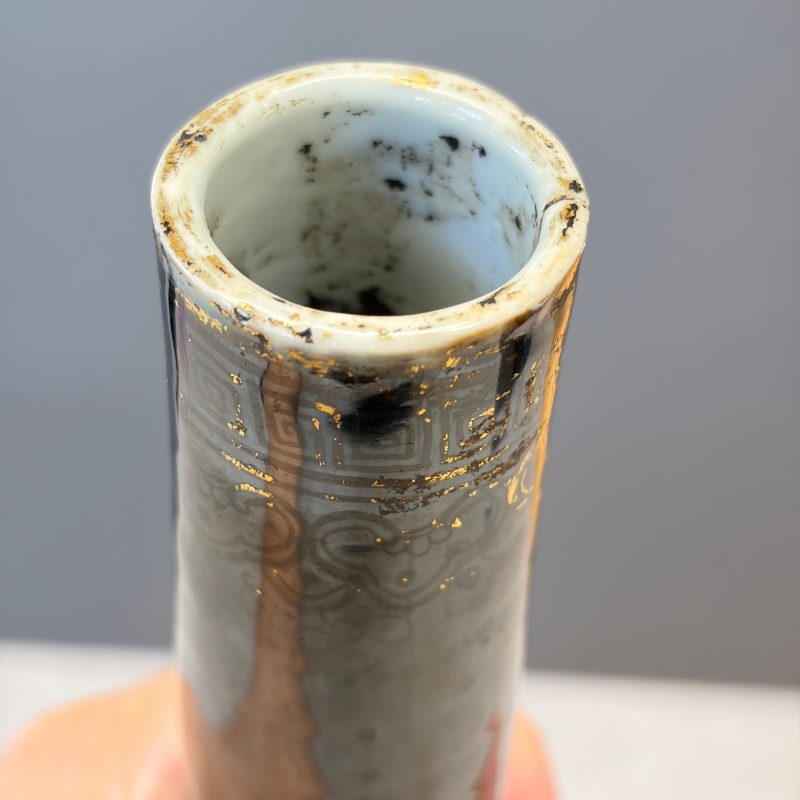 A Chinese gilt-decorated black-ground 'Dragon' vase - 图15