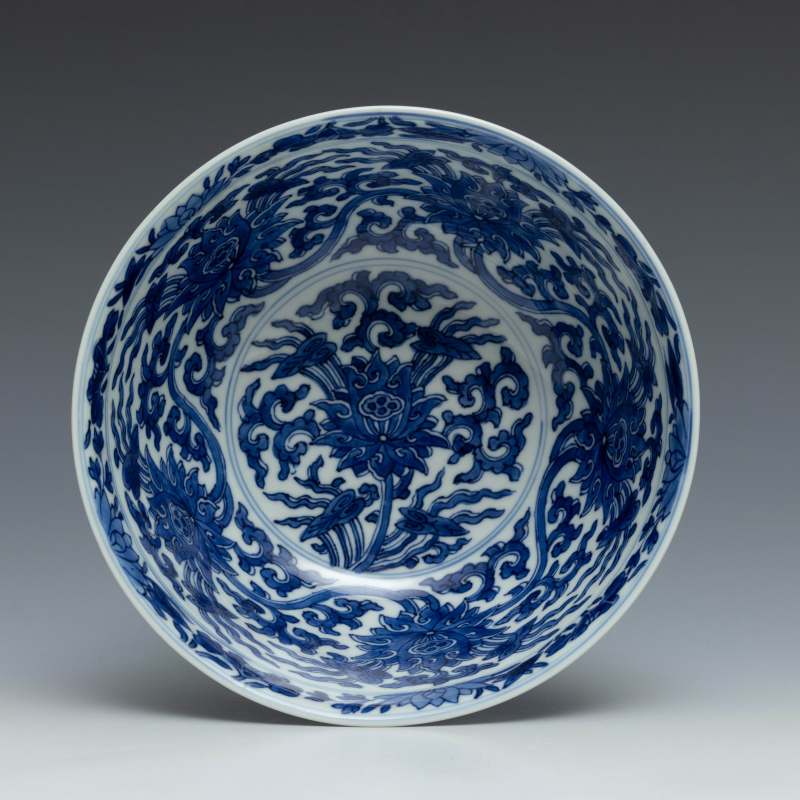 A blue and white 'lotus' bowl, Kangxi mark and of the period (1662-1722) - 图4