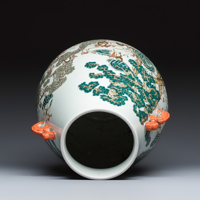 A large Chinese famille rose '100 deer' 'hu' vase - 图7