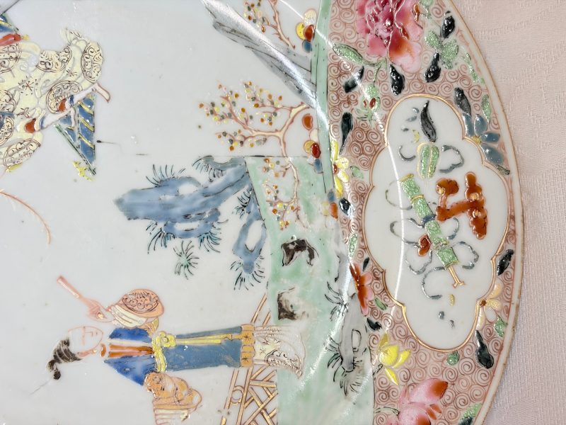 A pair of Chinese famille rose 'Xi Xiang Ji' plates - 图21