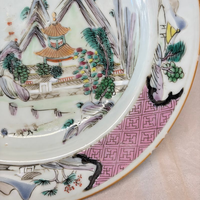 A collection of 13 Chinese famille rose 'Landscape' plates and dishes - 图107