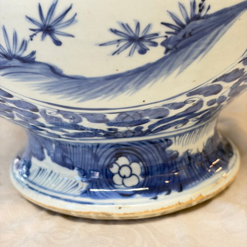 A Chinese blue and white baluster vase and cover with narrative design - 图19