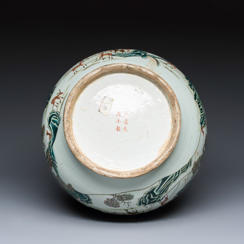 A large Chinese famille rose '100 deer' 'hu' vase - 图8
