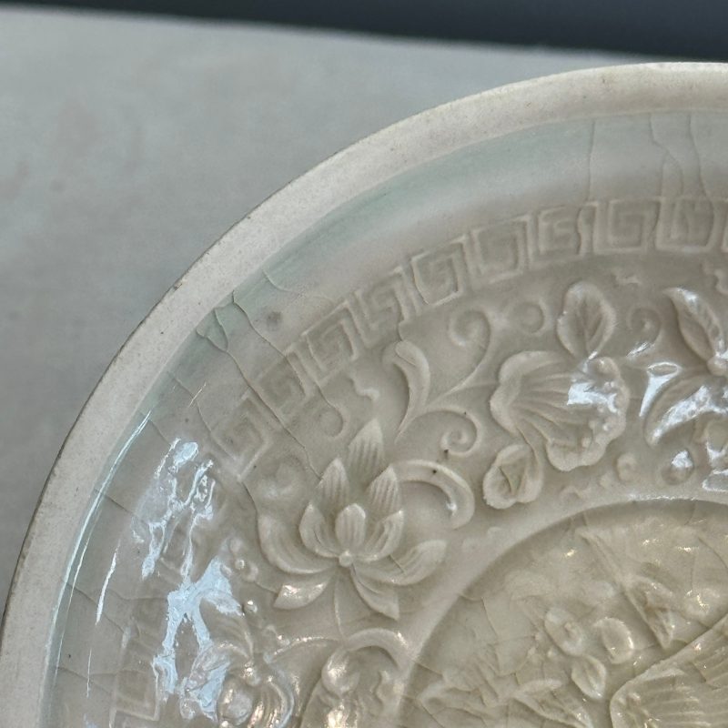 Two Chinese qingbai plates and a Longquan celadon plate - 图20