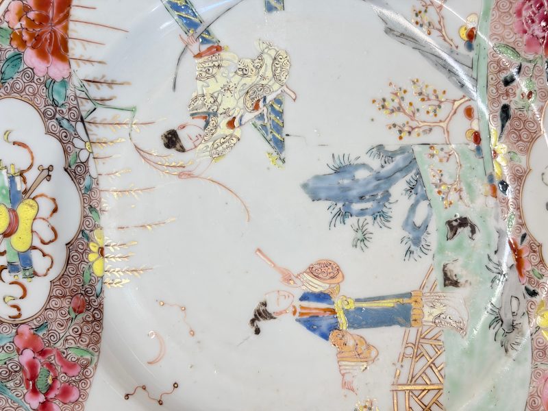 A pair of Chinese famille rose 'Xi Xiang Ji' plates - 图22