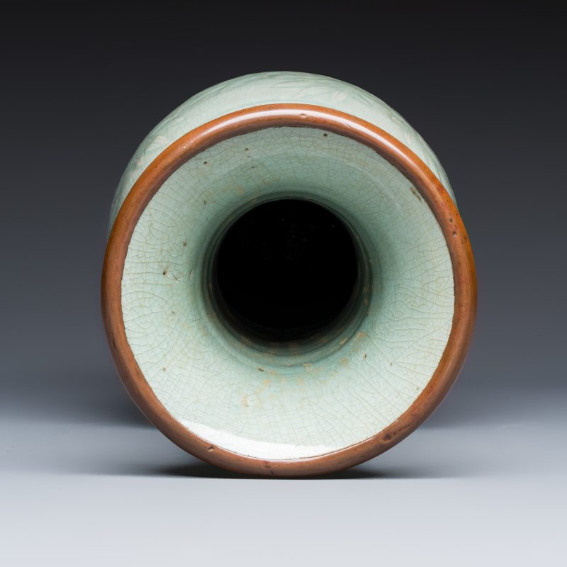A Chinese Longquan celadon-glazed incised 'Peony' yenyen vase - 图6