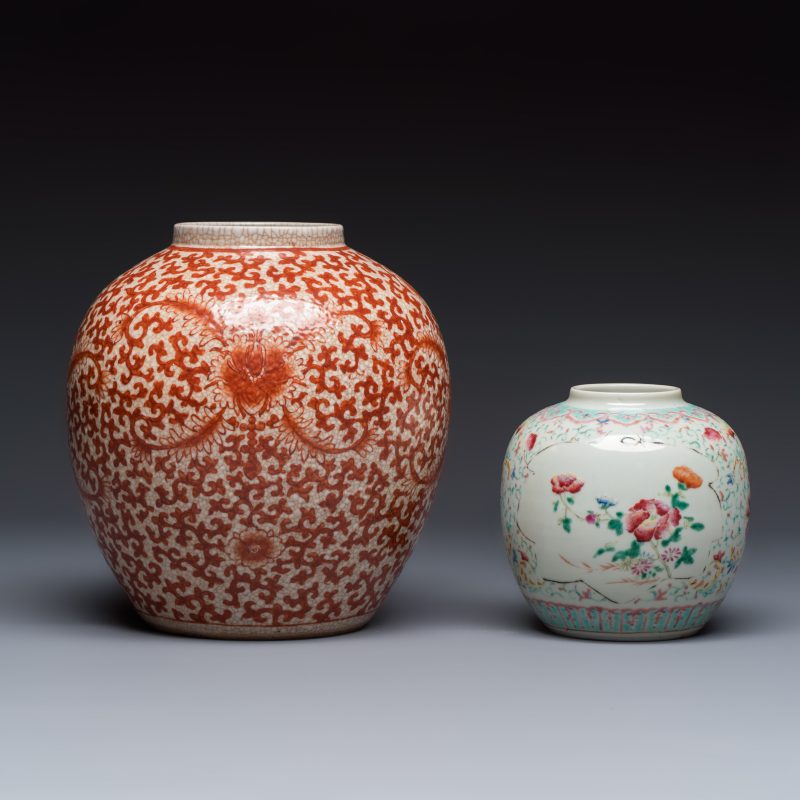 Three Chinese famille rose, verte and iron-red-decorated jars, one mounted as a lamp - 图8