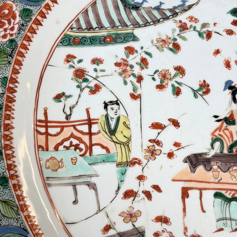 An unusual large octagonal Chinese famille verte dish with a lady playing the qin - 图11
