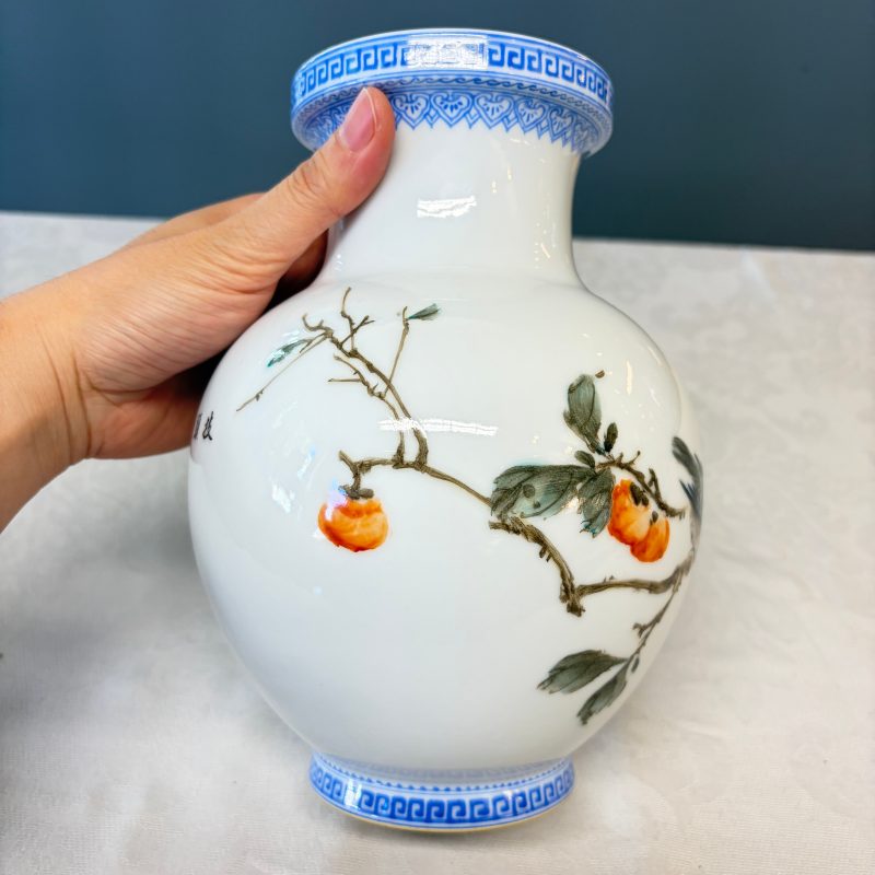 A Chinese famille rose semi-eggshell vase and a qianjiang cai vase - 图21
