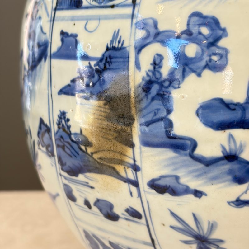 A Chinese blue and white baluster vase and cover with narrative design - 图22