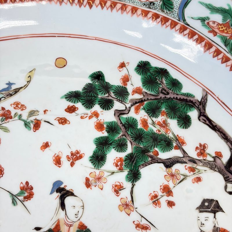 An unusual large octagonal Chinese famille verte dish with a lady playing the qin - 图12