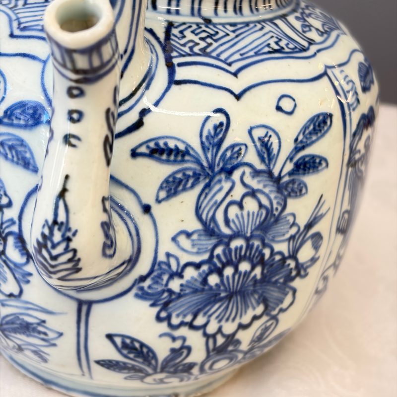 A Chinese blue and white 'Buddhist Lion' wine pot and cover - 图25