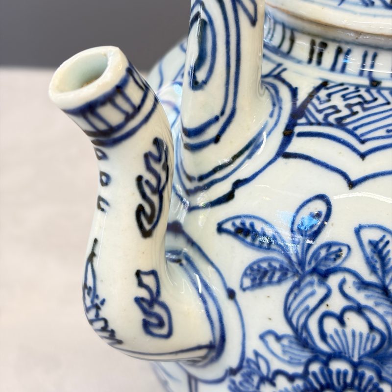 A Chinese blue and white 'Buddhist Lion' wine pot and cover - 图26