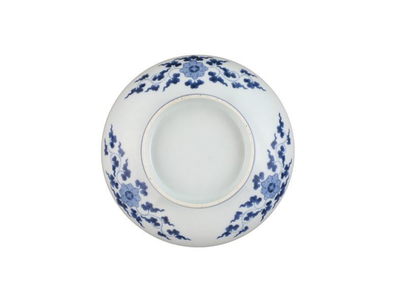 A porcelain dish, Nabeshima ware, Hizen, Edo period, late 17th – early 18th century | 色絵水葵文皿　肥前　鍋島藩窯　江戸時代中期　17世紀後半～18世紀前半 - 图3