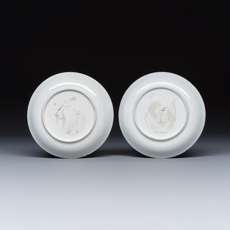 A pair of Chinese famille rose 'Milkmaid' saucers - 图2