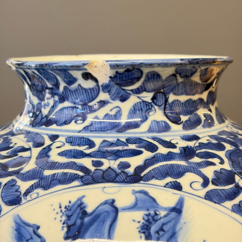 A Chinese blue and white baluster vase and cover with narrative design - 图21