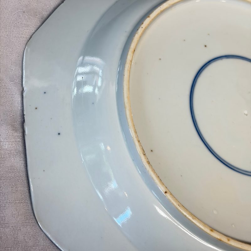 A Chinese blue and white 'Mandarin Duck' dish and a crackle-glazed dish - 图10