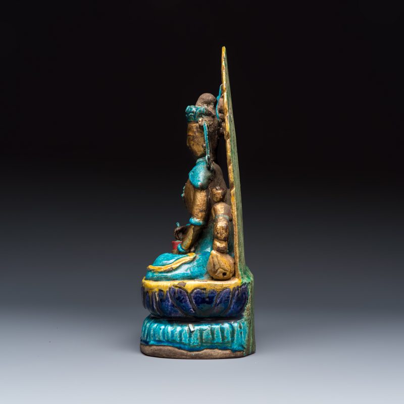 A Chinese gilt-decorated Fahua-glazed stoneware 'Bodhisattva with Attendants' group - 图3