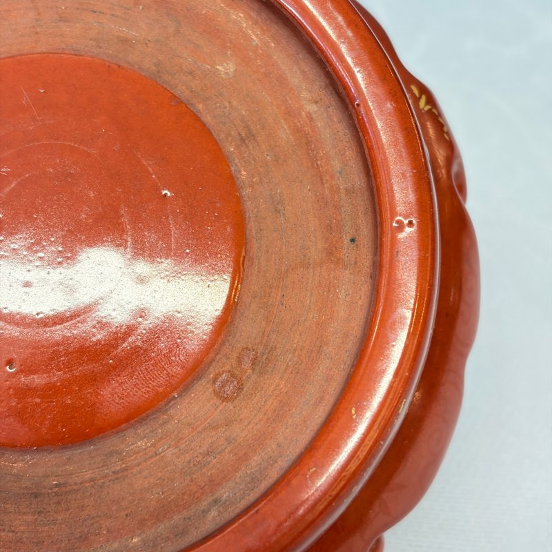 A Chinese gilt-decorated coral-red-glazed stand - 图16