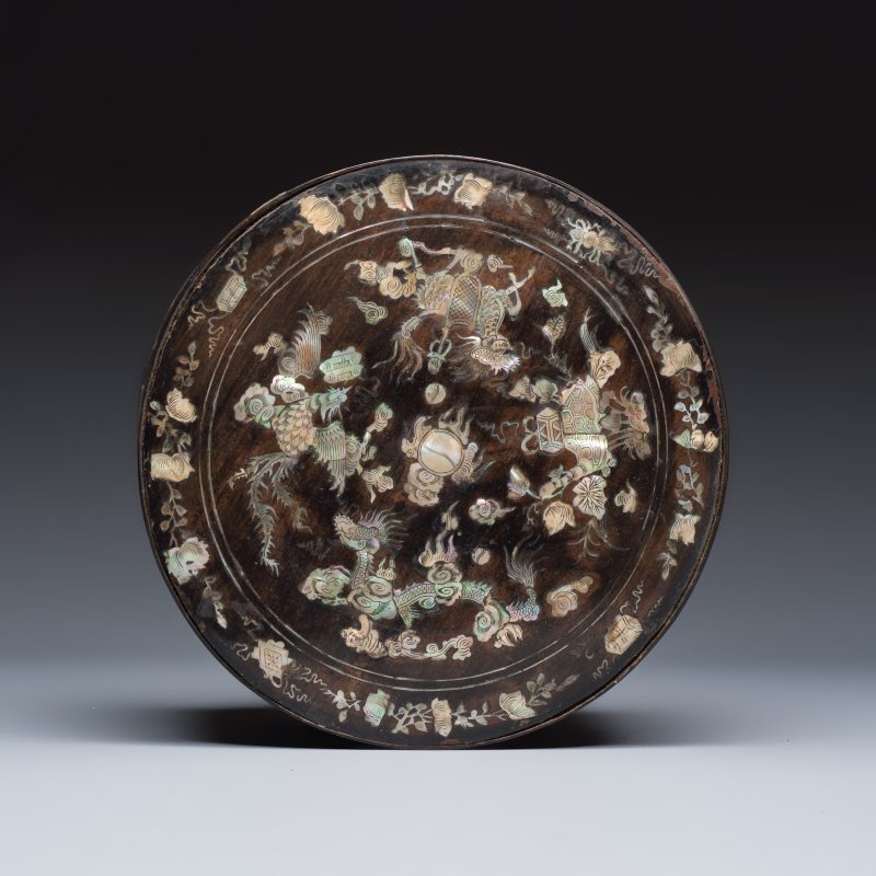 A Vietnamese mother-of-pearl-inlaid opium pipe, water pipe and covered box - 图20