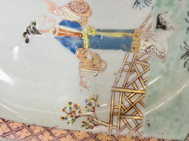 A pair of Chinese famille rose 'Xi Xiang Ji' plates - 图23