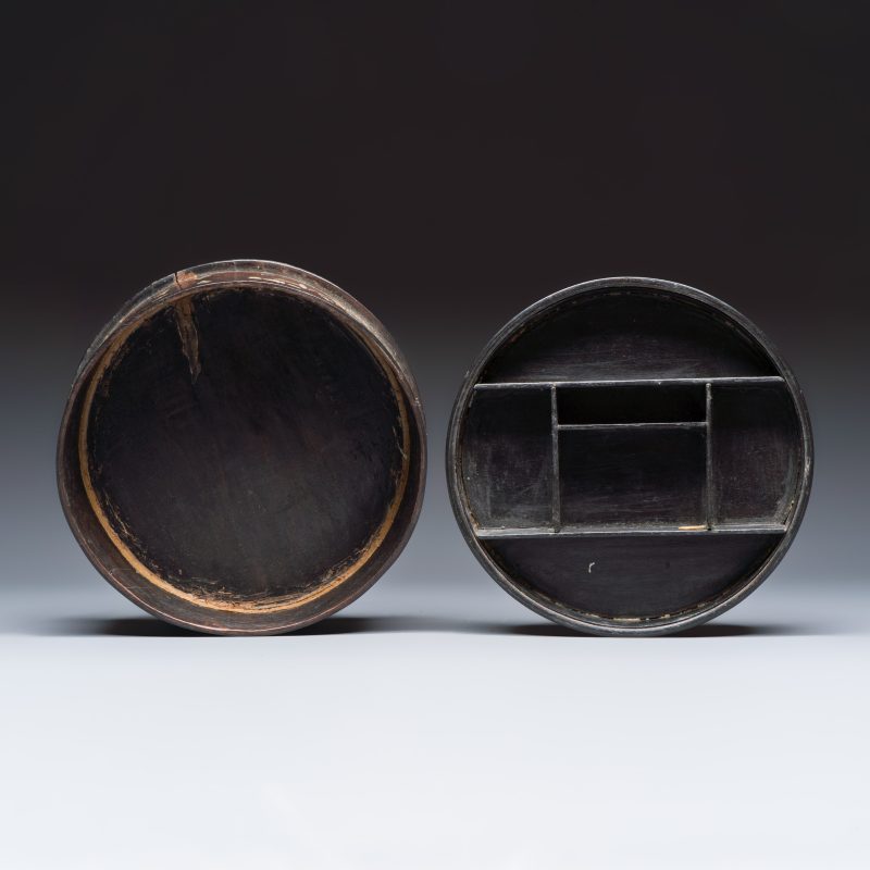 A Vietnamese mother-of-pearl-inlaid opium pipe, water pipe and covered box - 图22