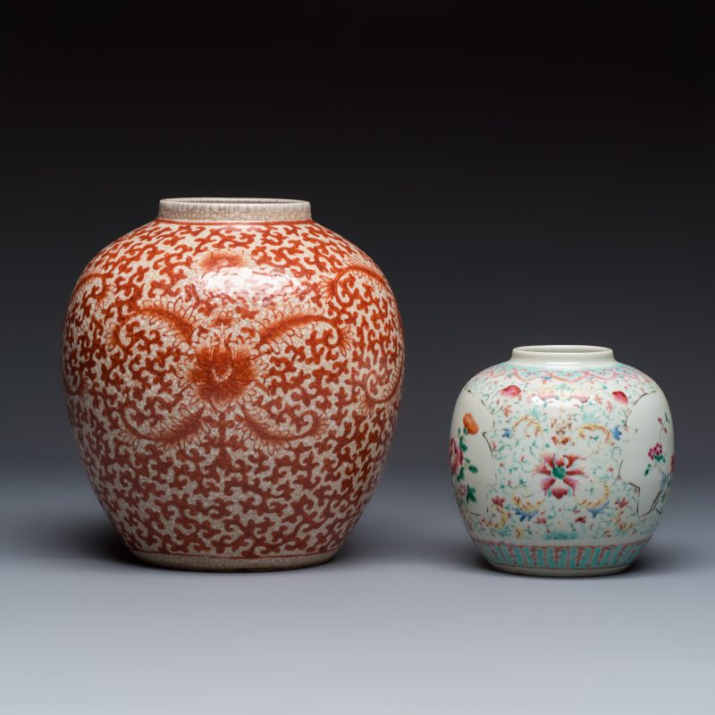 Three Chinese famille rose, verte and iron-red-decorated jars, one mounted as a lamp - 图9